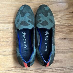 Rothy’s sz 6.5 olive camo The Loafer great pre owned cond orange black stripe